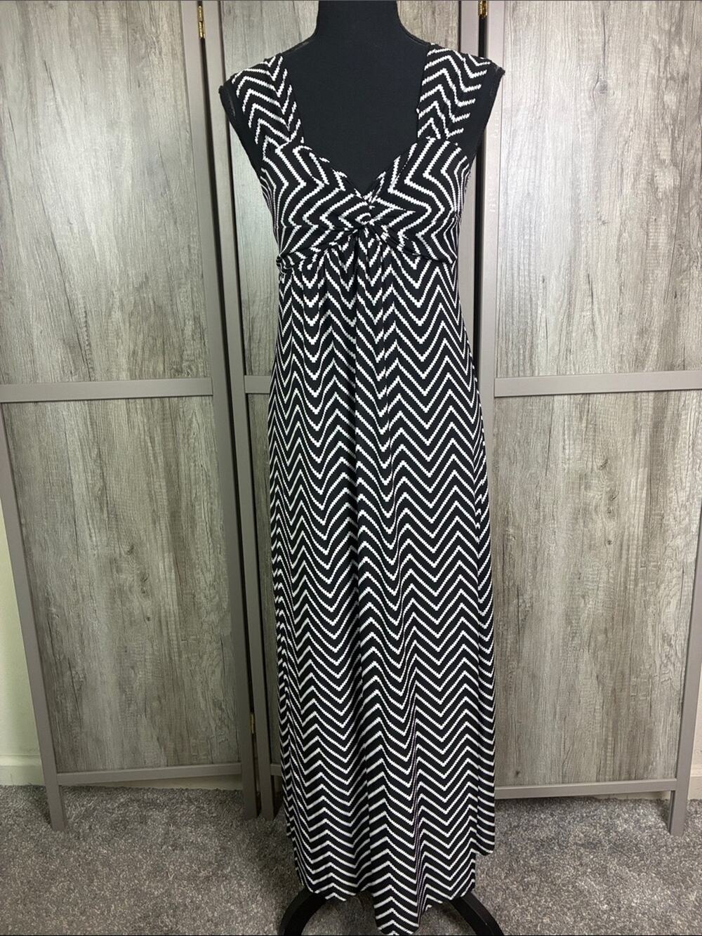 New! Ellen Parker Black & White Chevron Maxi Dress with Twist Front Women's S